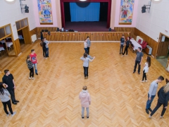 Příprava na školní ples (foto: Karel Maděryč)
